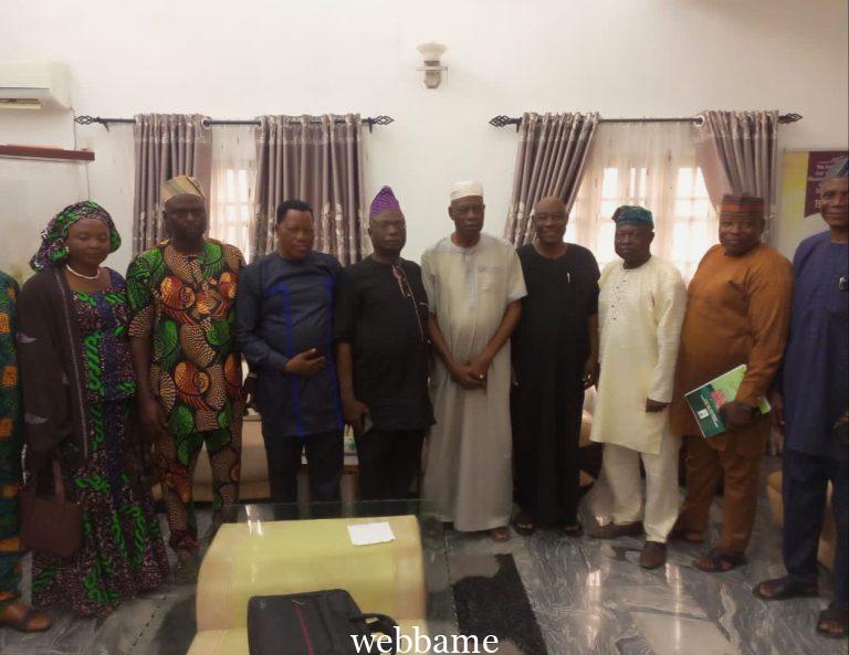 2023:KOLEOSO 4 OTHERS VISIT BAYO LAWAL URGE OKE OGUN SONS AND DAUGHTER TO VOTE MAKINDE