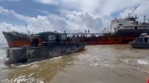 SECURITY CONTRACTOR INTERCEPT SHIP CARRYING STOLEN 800000 LITRES OF CRUDE OIL 