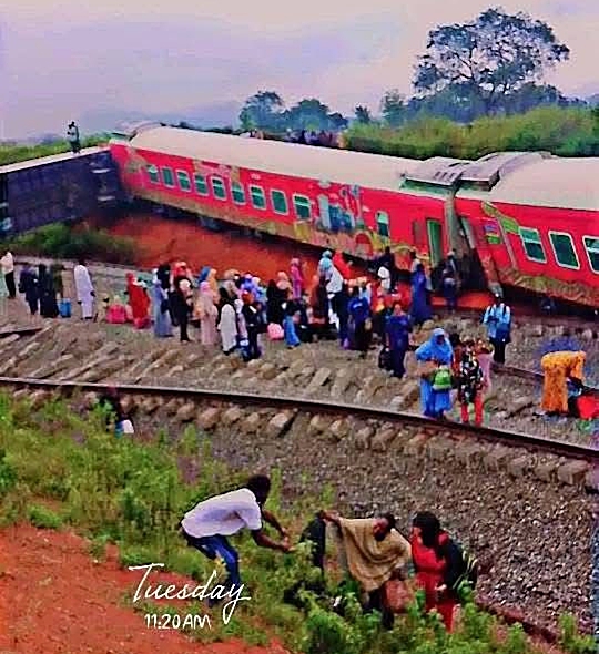 1.-Reports-indicate-that-several-cabins-overturned-during-the-derailment-forcing-passengers-to-scramble-for-safety