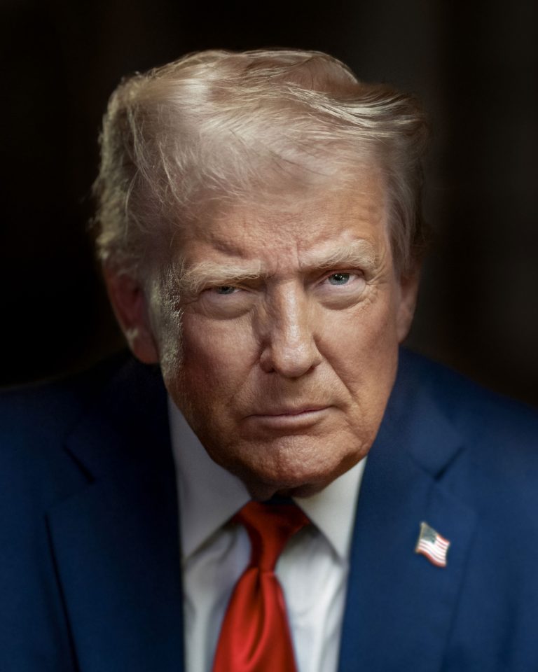 Official_Presidential_Portrait_of_President_Donald_J._Trump_(2025)