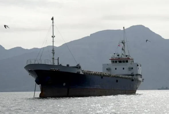A-Ship-in-the-Strait-of-Hormuz-720x399